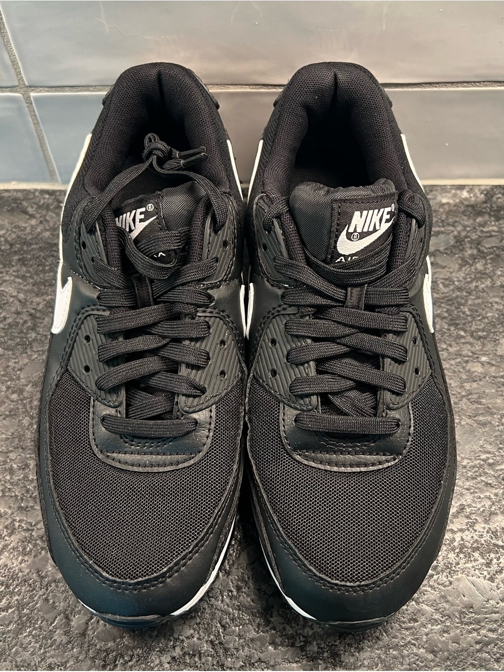 Nike Air Max Woman’s Black & White Low-Top Sneakers size 9.5 - Picture 6 of 9